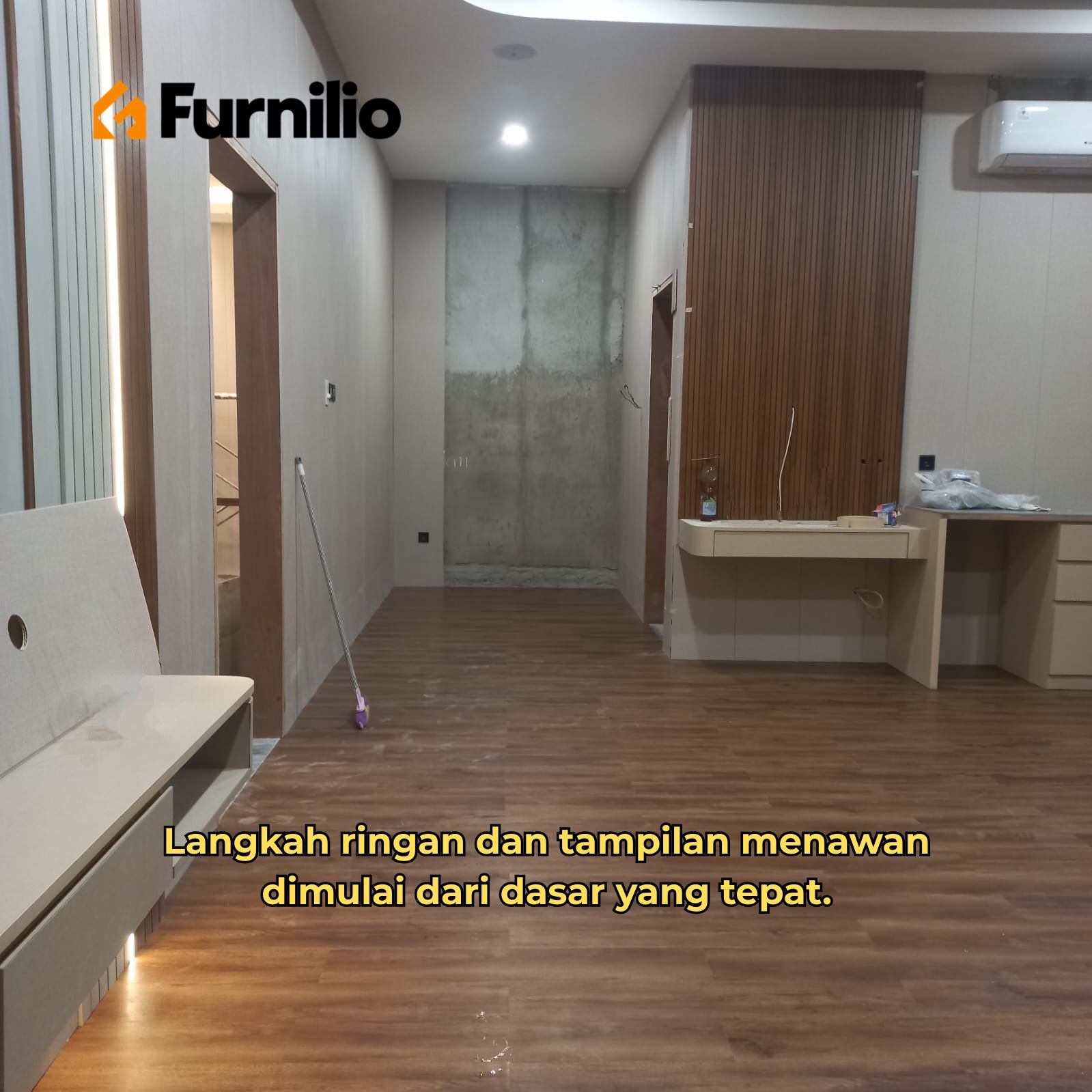 Ruang VIP padel dengan lantai dan panel interior Furnilio